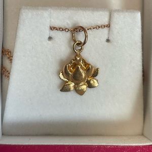 BRAND NEW NEVER WORN Helen Ficalora 14K Gold Lotus Flower Charm Necklace
